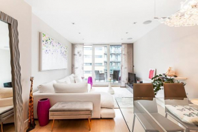 Stylish Battersea Apartment with Balcony